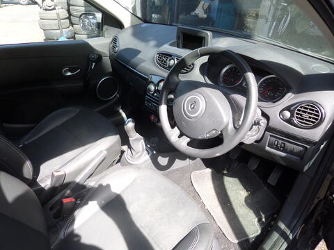 Breaking Renault Clio for spares #4