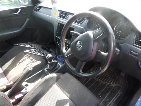 Breaking Skoda Rapid 2012 for spares #4