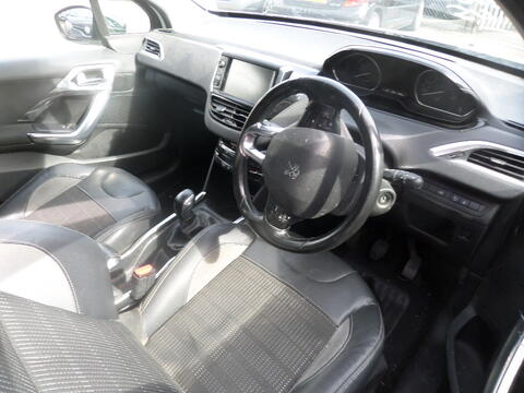 Breaking Peugeot 2014 2008 for spares #5